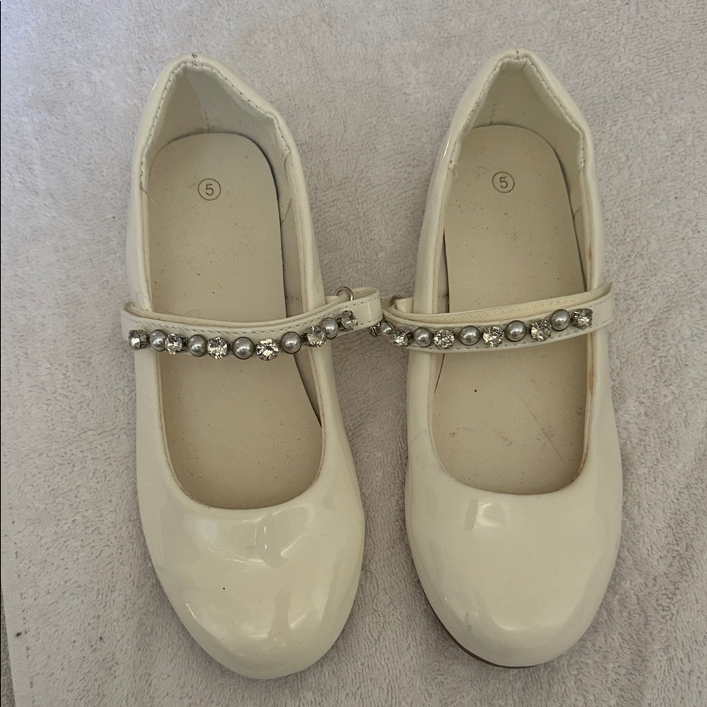 Elegant White Kids Shoes with Rhinestone Strap